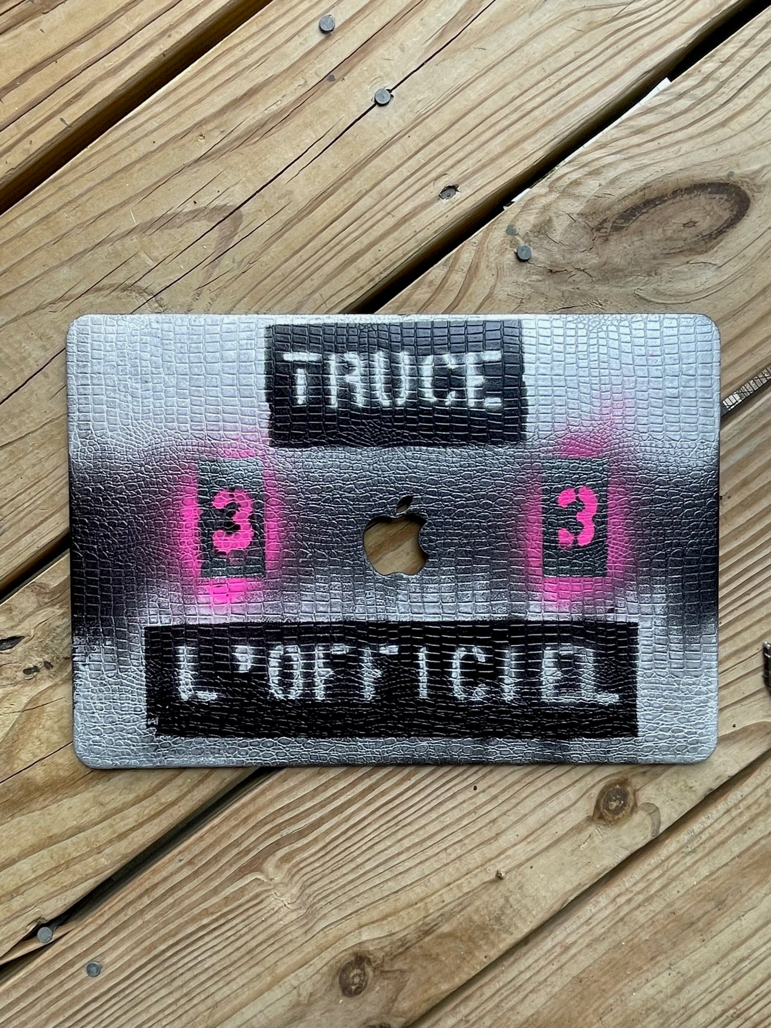 🌎 “TRUCÉ LAPTOP CASE”