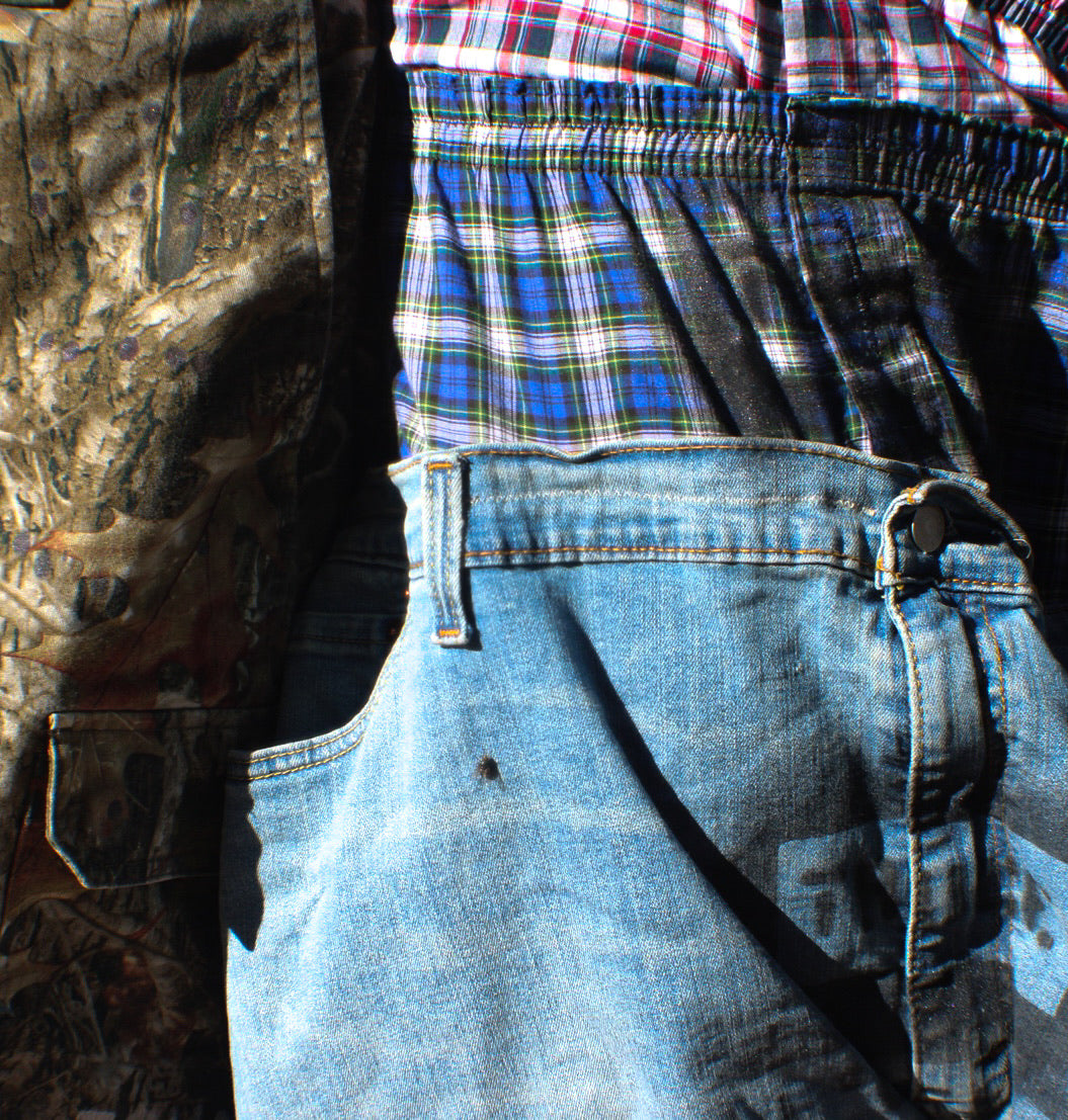 👖 “THE SAGGING JEAN”